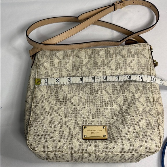 Michael Kors‎ Cream Crossbody Bag with Gold-Tone Accents - Picture 7 of 9
